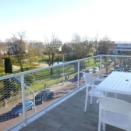 Vue A 180° De La Baie De アパート